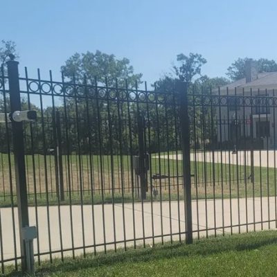 Iron-fence-installation-in-Chicago.jpg